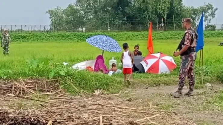 দুই শিশু নিয়ে ৫২ ঘণ্টা শূন্যরেখায় আটকে সুমি-বেলাল দম্পতি